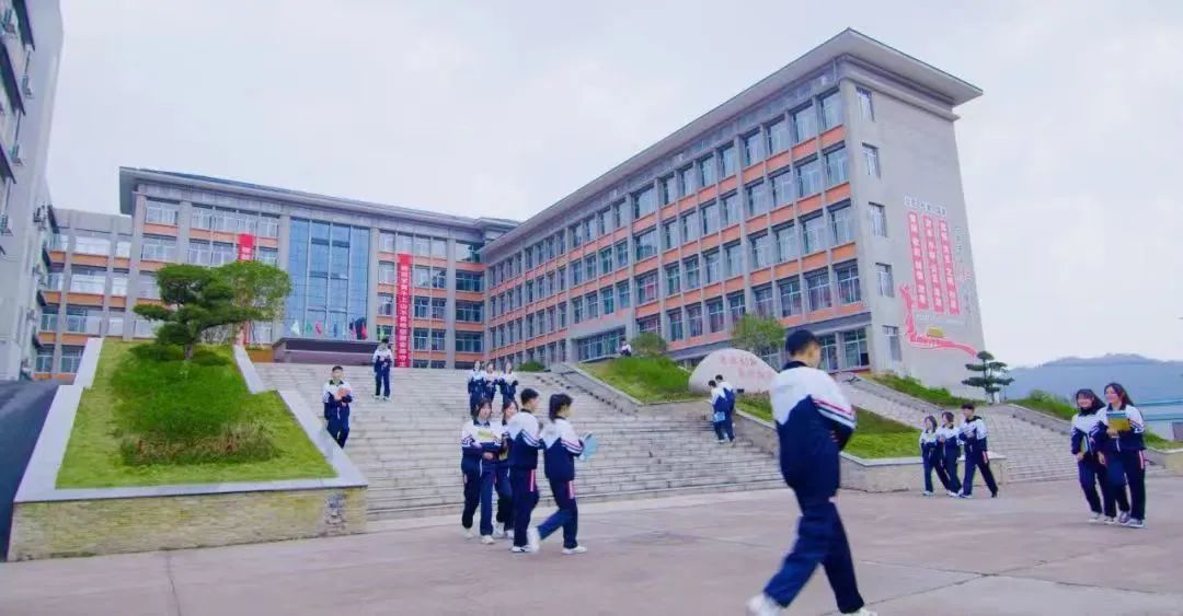 探索未来，铸就职业辉煌——进贤县职业技术高级中学等你来挑战！